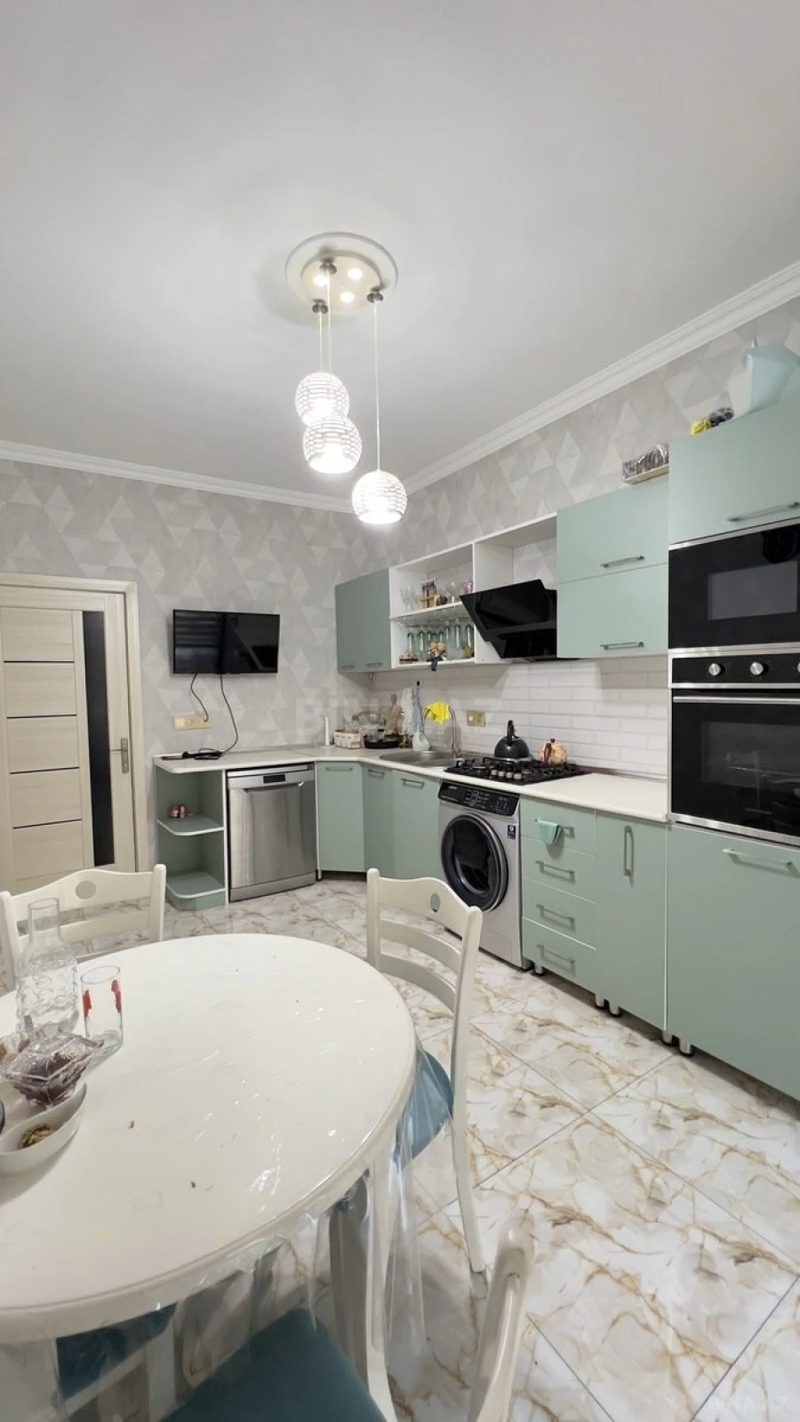 Satılır 2 otaqlı mənzil 82 m²