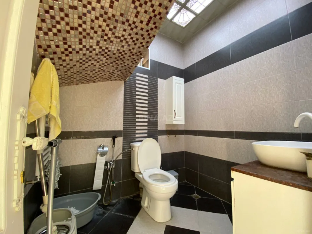 Satılır 4 otaqlı həyət evi 200 m²