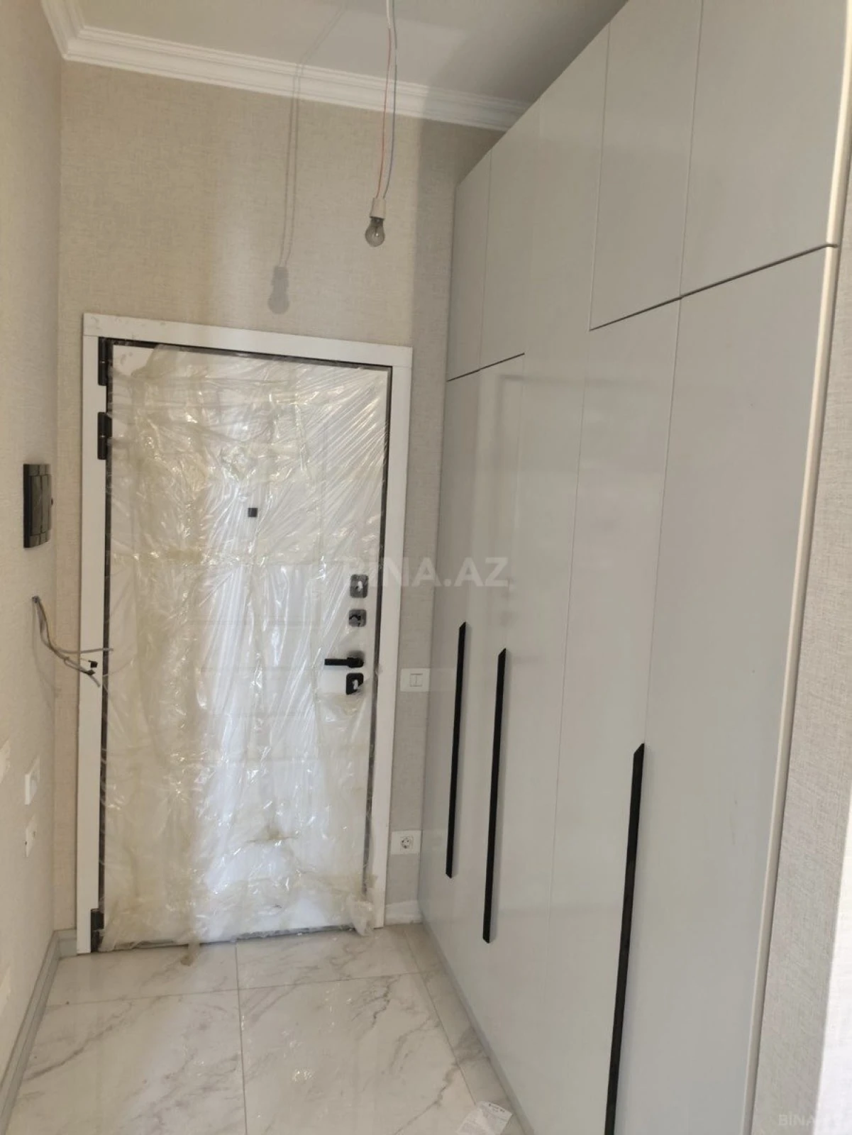 Satılır 2 otaqlı mənzil 61 m²