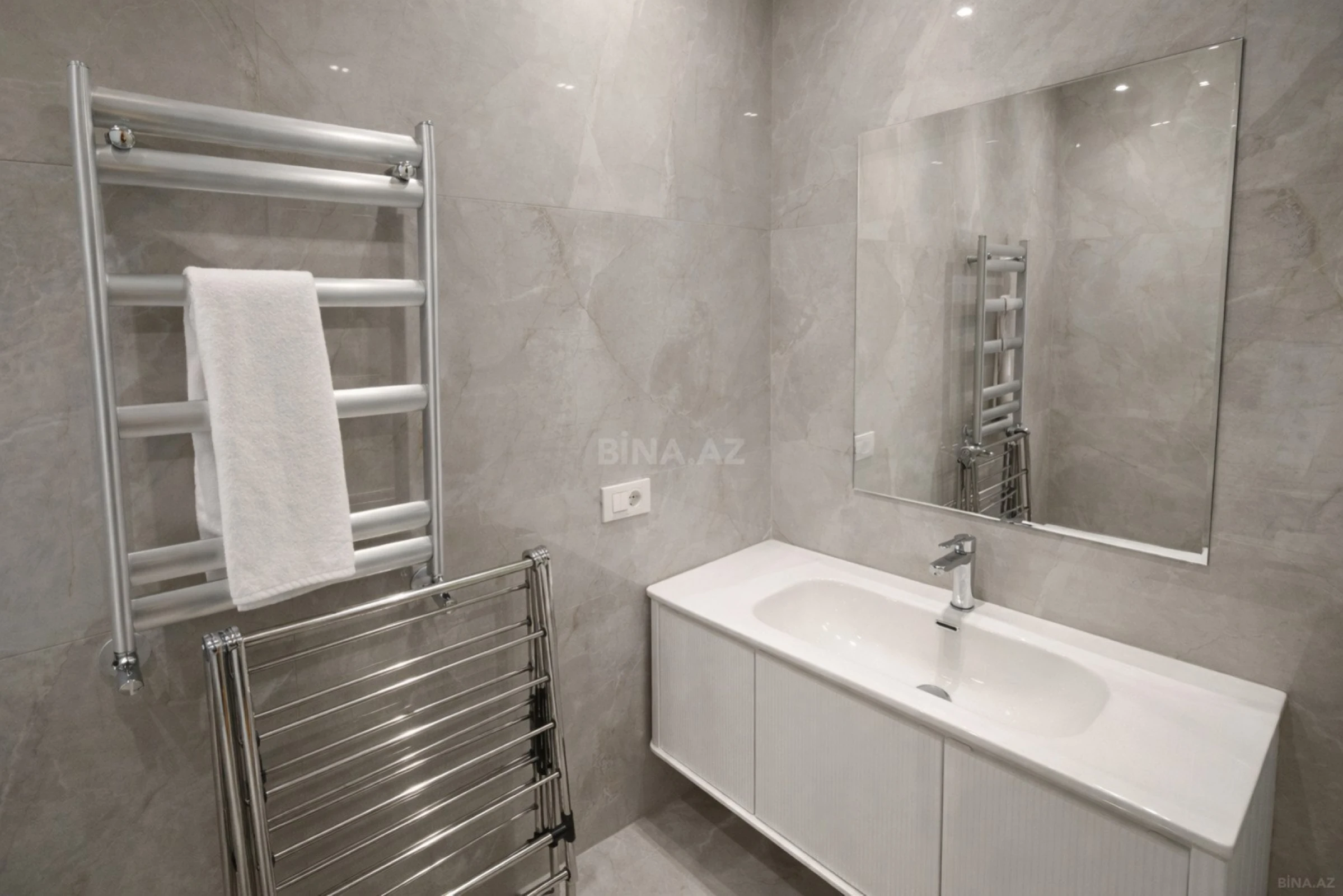 Satılır 2 otaqlı mənzil 60 m²