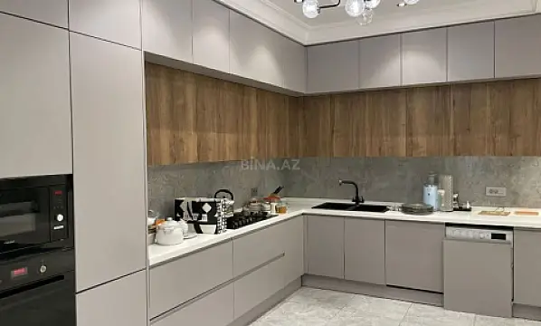Satılır 3 otaqlı mənzil 135 m²