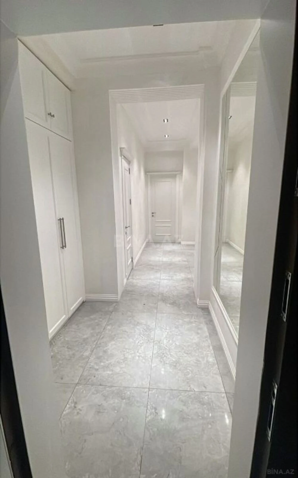Satılır 3 otaqlı mənzil 135 m²