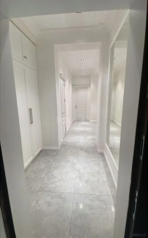 Satılır 3 otaqlı mənzil 135 m²