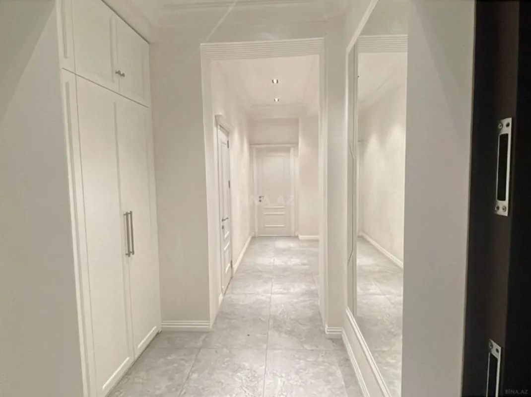 Satılır 3 otaqlı mənzil 135 m²