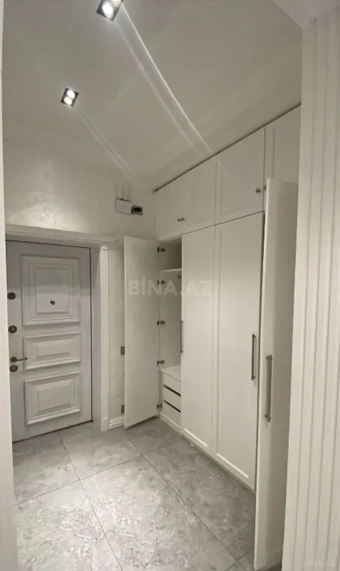 Satılır 3 otaqlı mənzil 135 m²