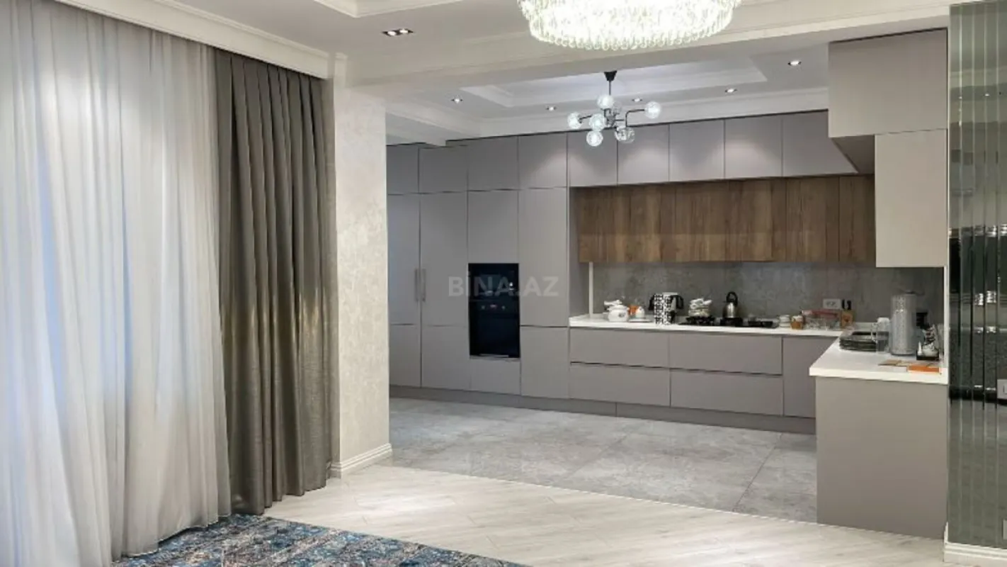 Satılır 3 otaqlı mənzil 135 m²