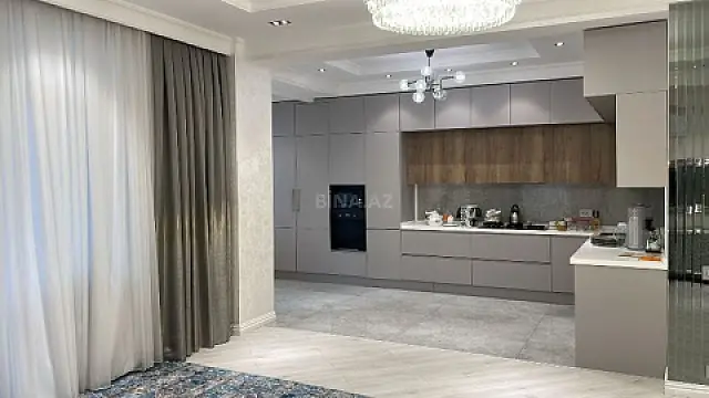 Satılır 3 otaqlı mənzil 135 m²