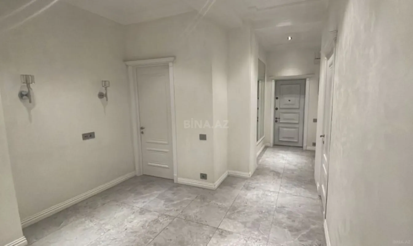 Satılır 3 otaqlı mənzil 135 m²