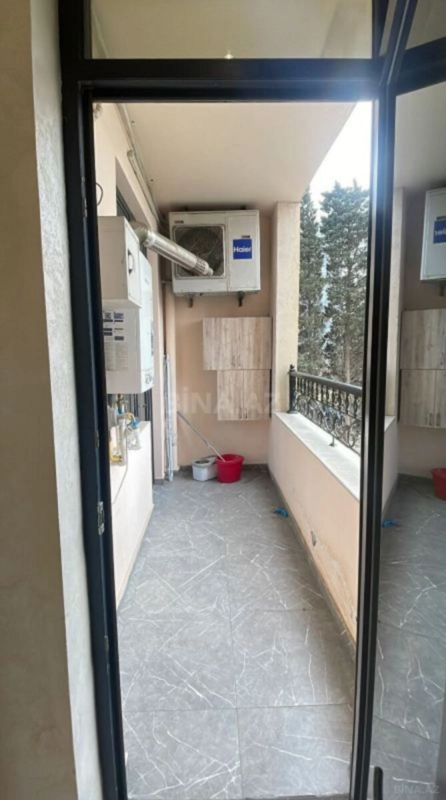 Satılır 3 otaqlı mənzil 135 m²