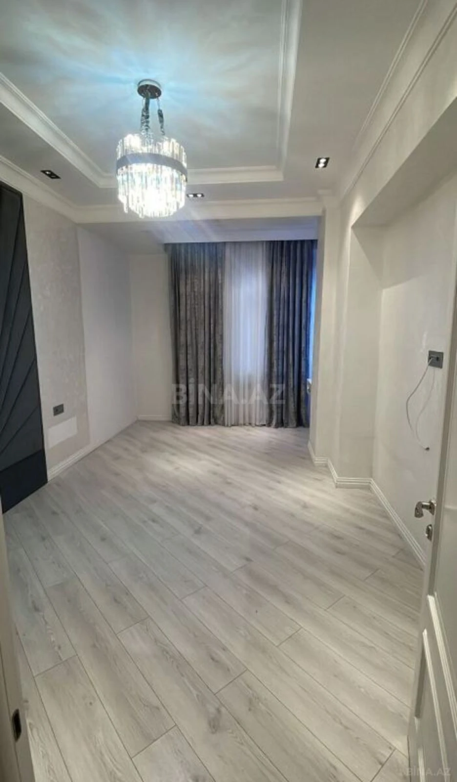 Satılır 3 otaqlı mənzil 135 m²