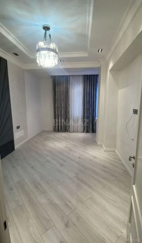 Satılır 3 otaqlı mənzil 135 m²