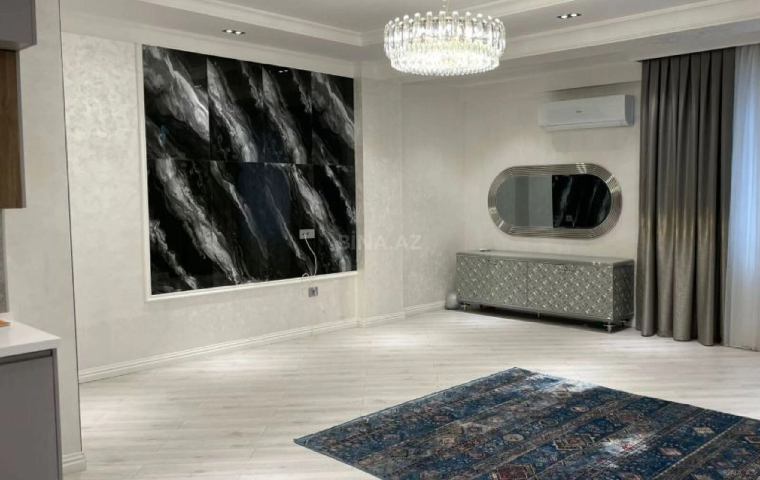 Satılır 3 otaqlı mənzil 135 m²