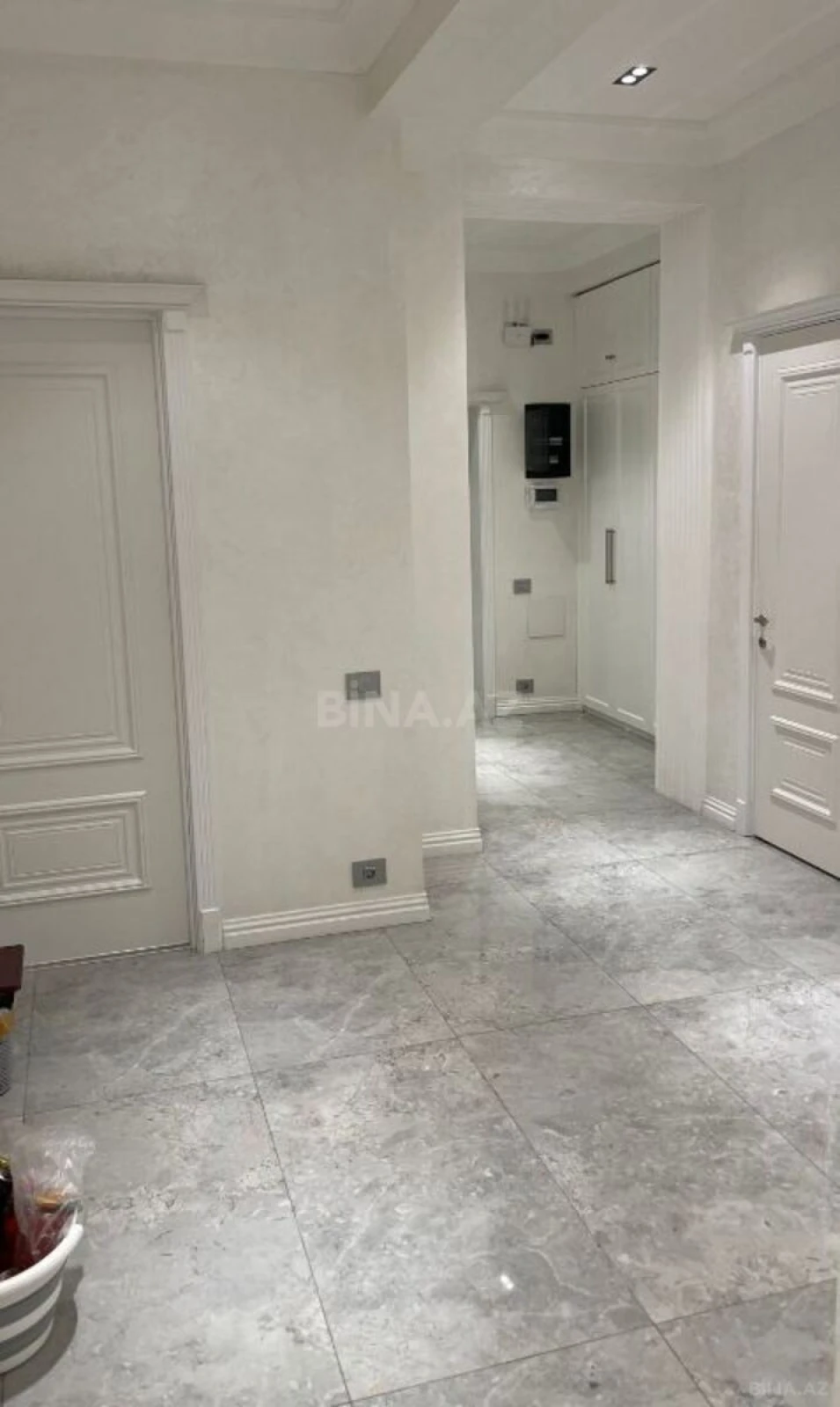 Satılır 3 otaqlı mənzil 135 m²