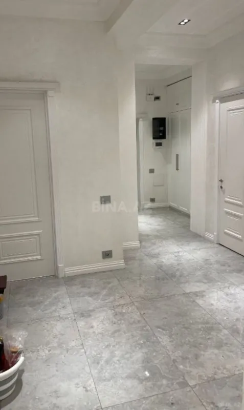 Satılır 3 otaqlı mənzil 135 m²