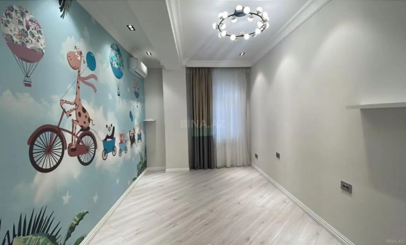 Satılır 3 otaqlı mənzil 135 m²