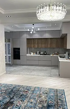 Satılır 3 otaqlı mənzil 135 m²