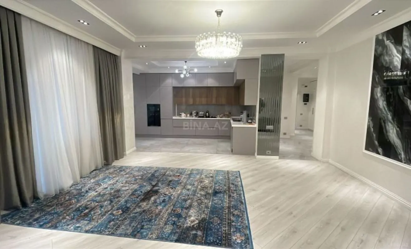 Satılır 3 otaqlı mənzil 135 m²