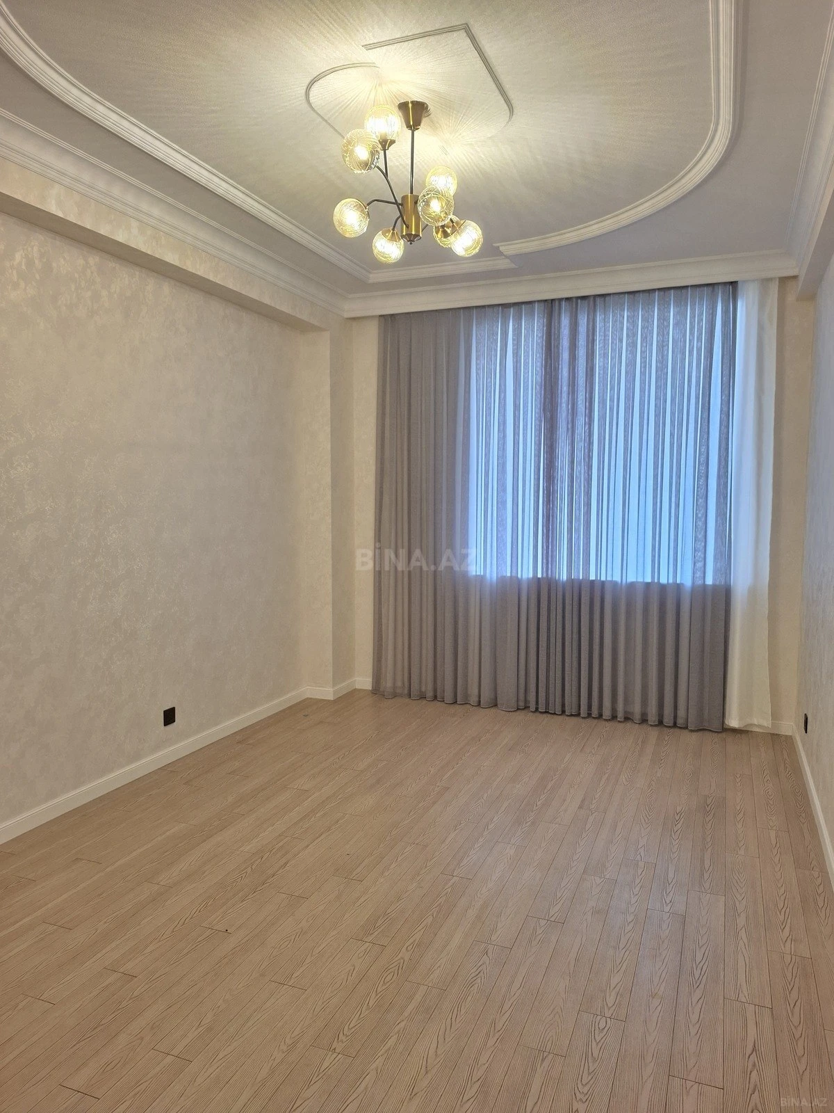 Satılır 3 otaqlı mənzil 127 m²