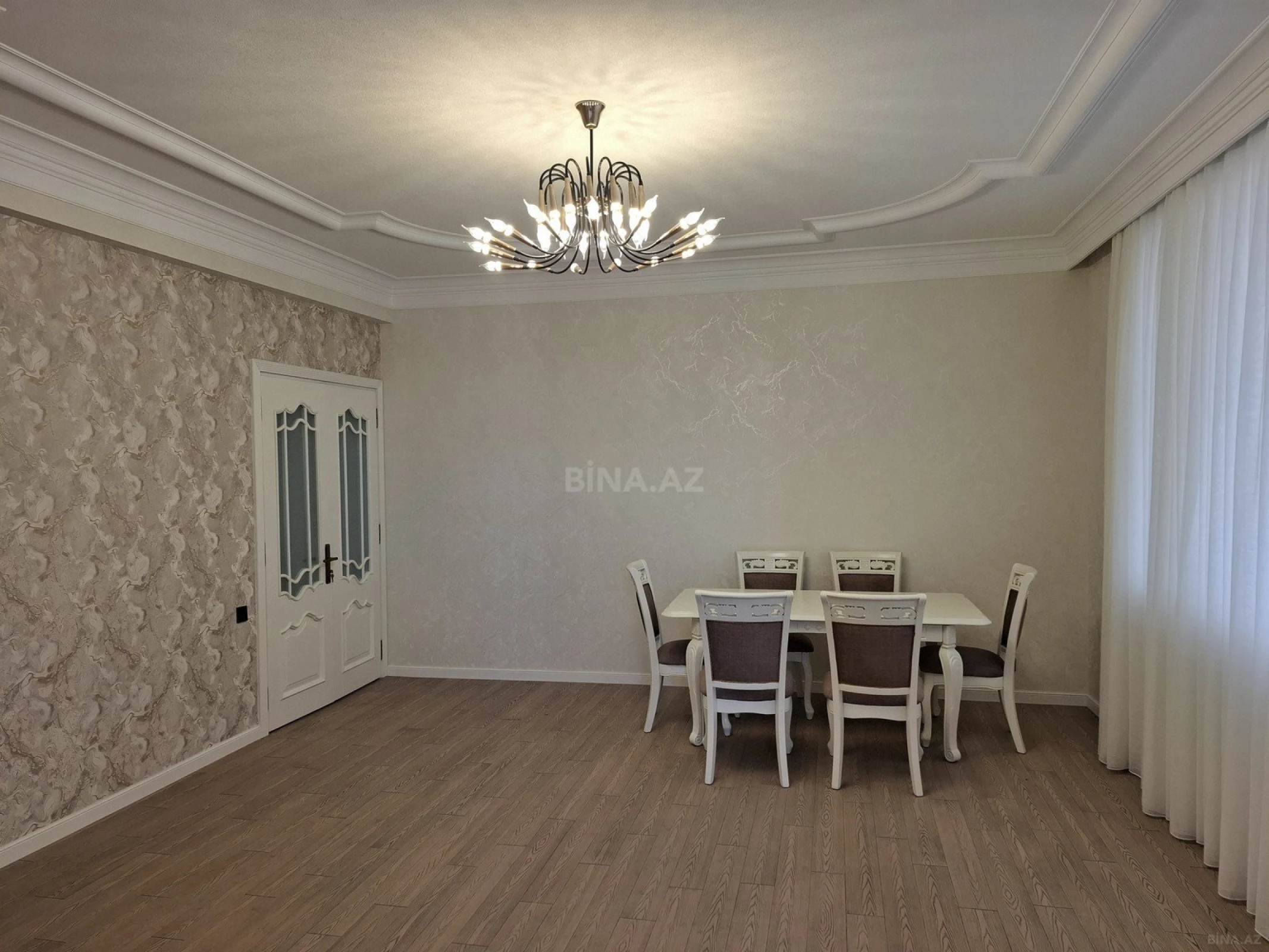 Satılır 3 otaqlı mənzil 127 m²