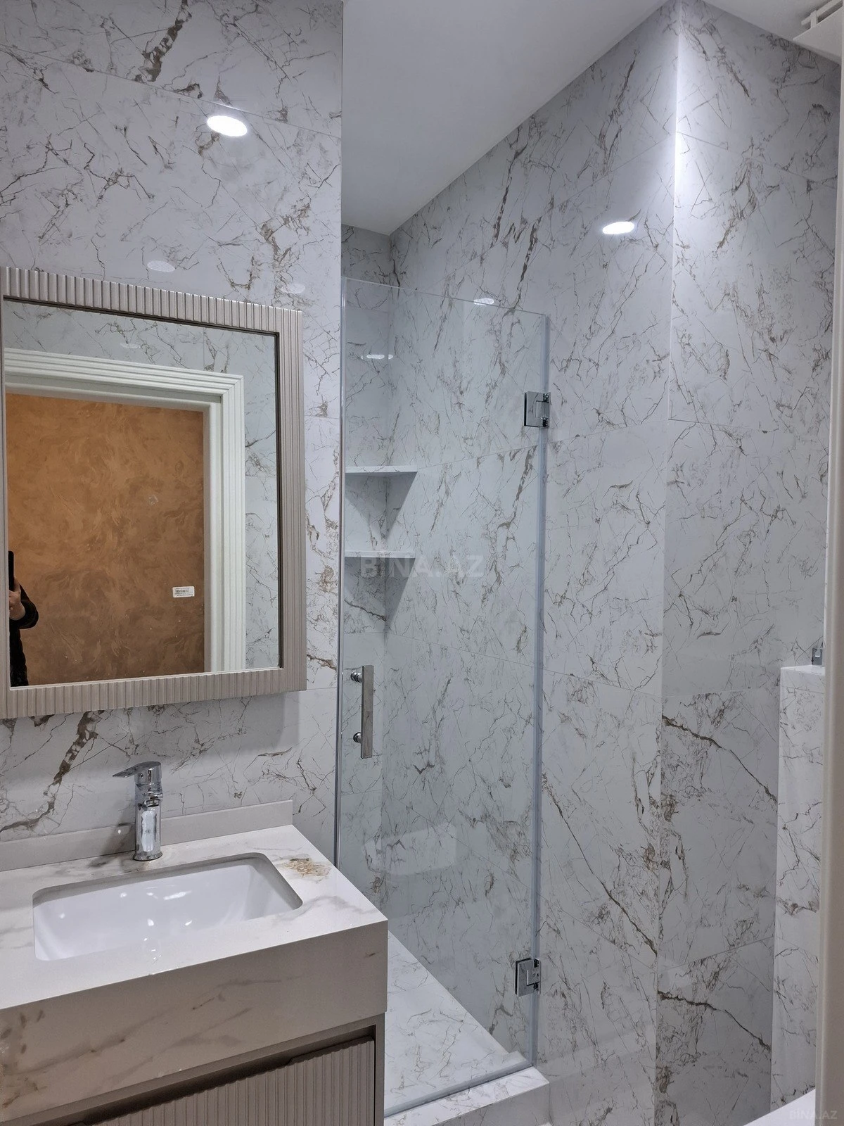 Satılır 3 otaqlı mənzil 127 m²
