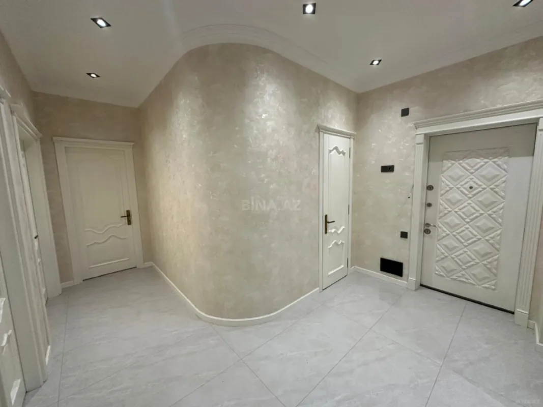 Satılır 3 otaqlı mənzil 127 m²