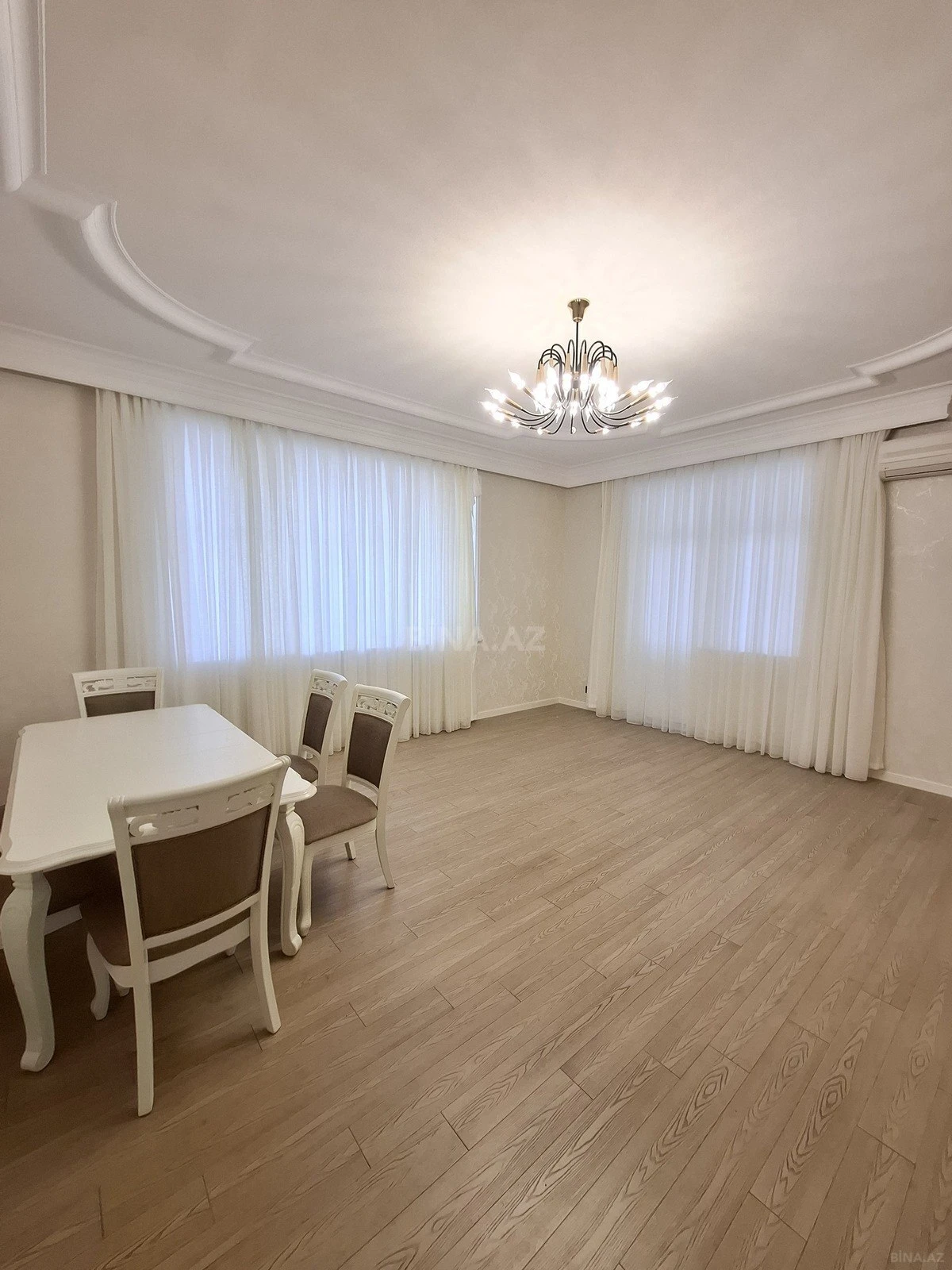 Satılır 3 otaqlı mənzil 127 m²