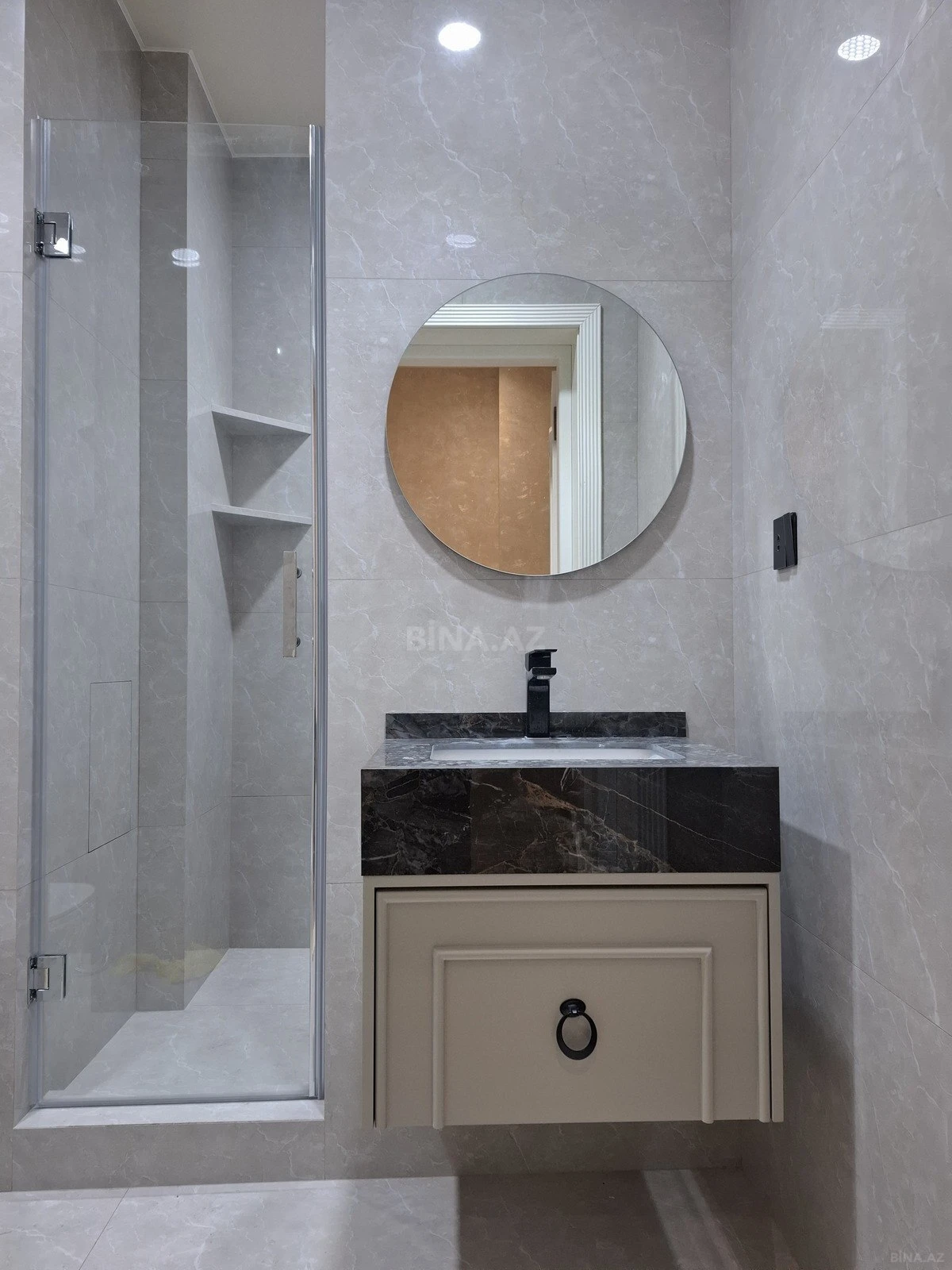 Satılır 3 otaqlı mənzil 127 m²