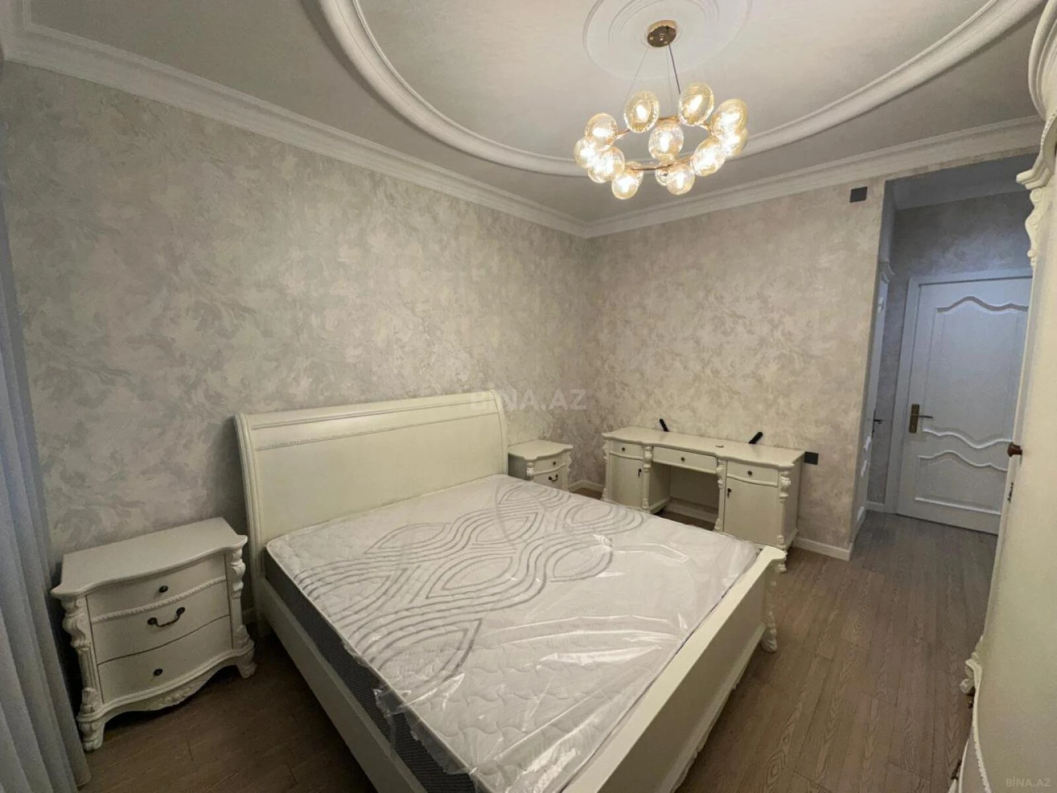 Satılır 3 otaqlı mənzil 127 m²