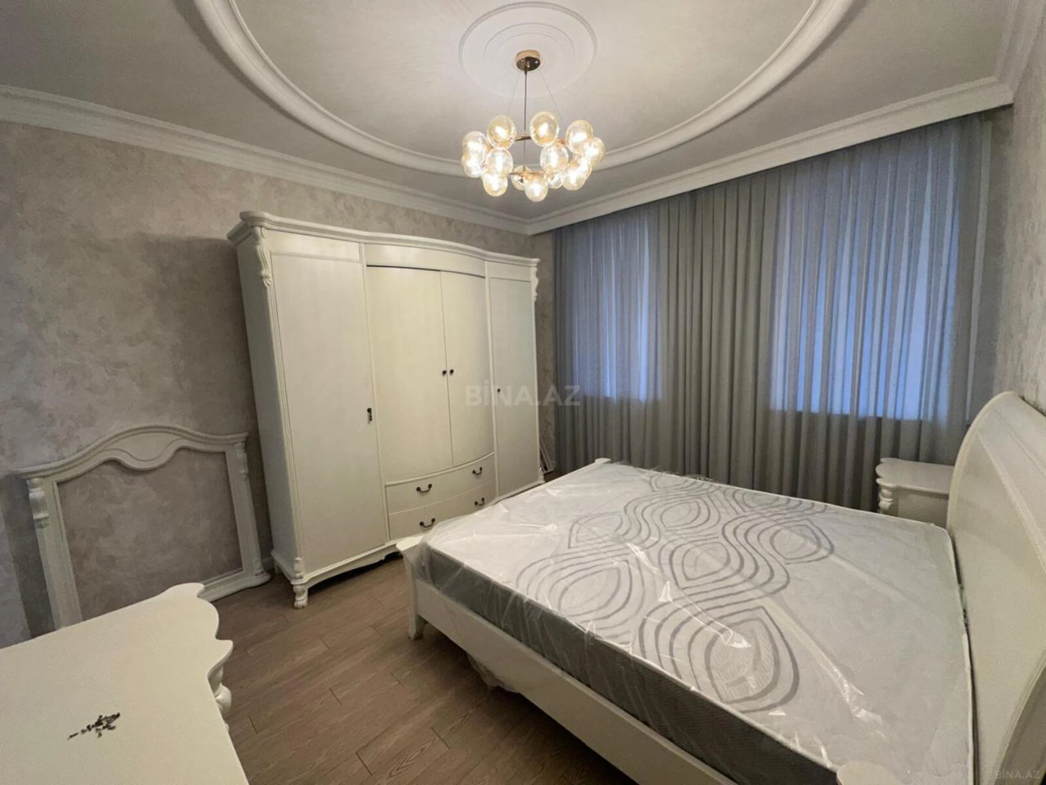 Satılır 3 otaqlı mənzil 127 m²