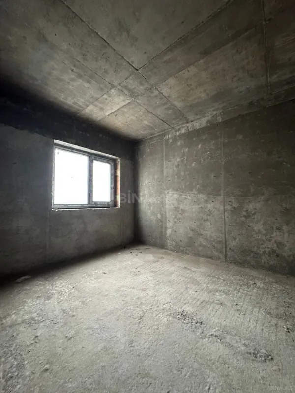 Satılır 4 otaqlı mənzil 190 m²