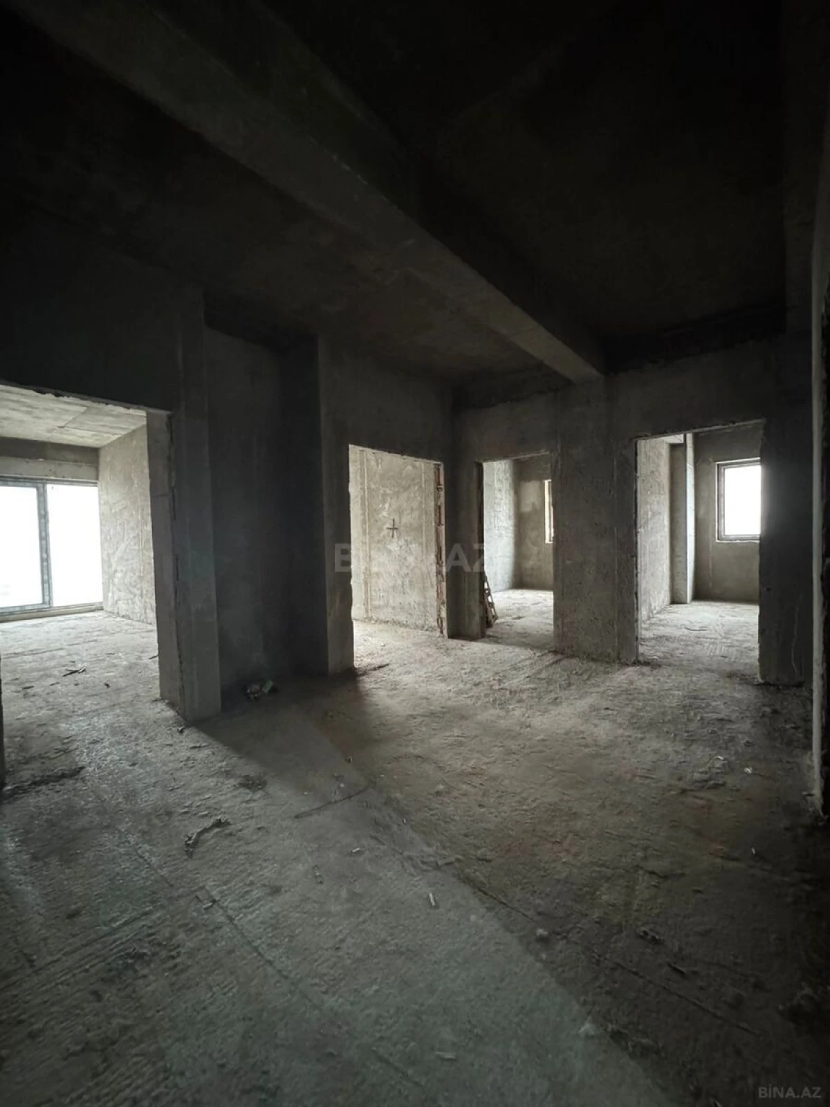 Satılır 4 otaqlı mənzil 190 m²