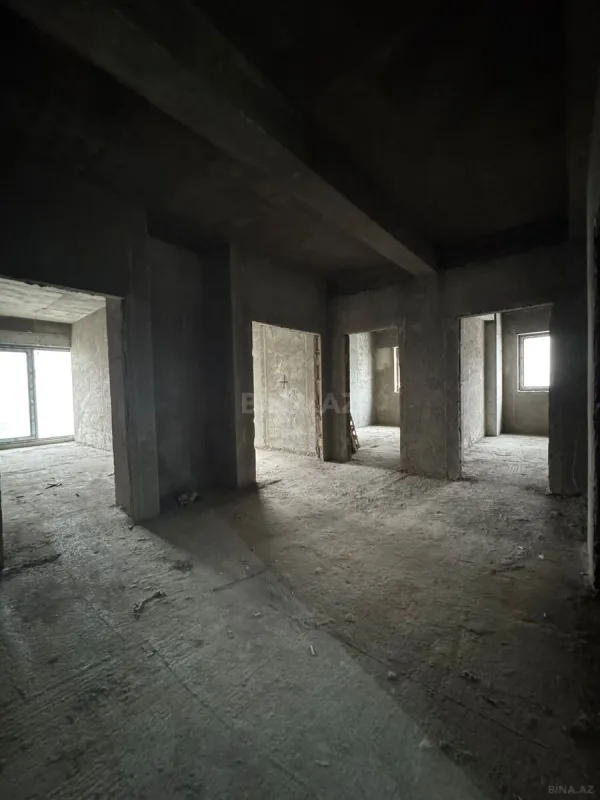 Satılır 4 otaqlı mənzil 190 m²