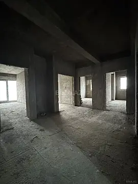 Satılır 4 otaqlı mənzil 190 m²