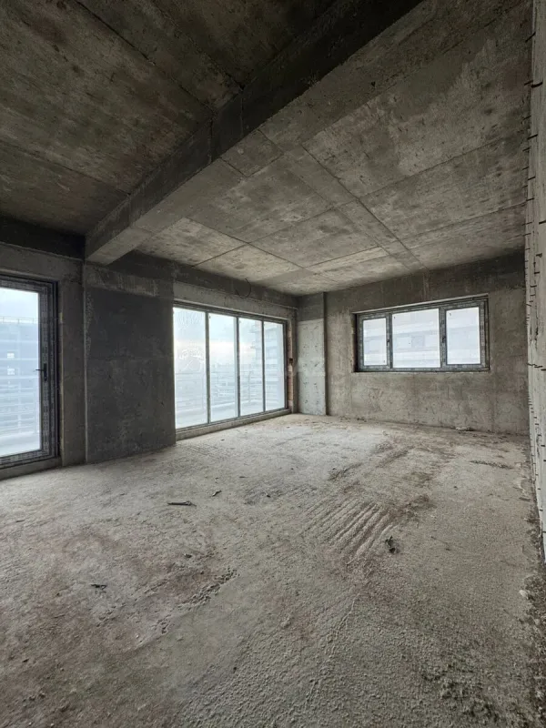 Satılır 4 otaqlı mənzil 190 m²