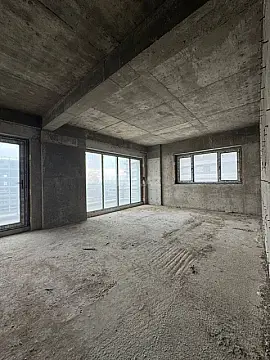 Satılır 4 otaqlı mənzil 190 m²