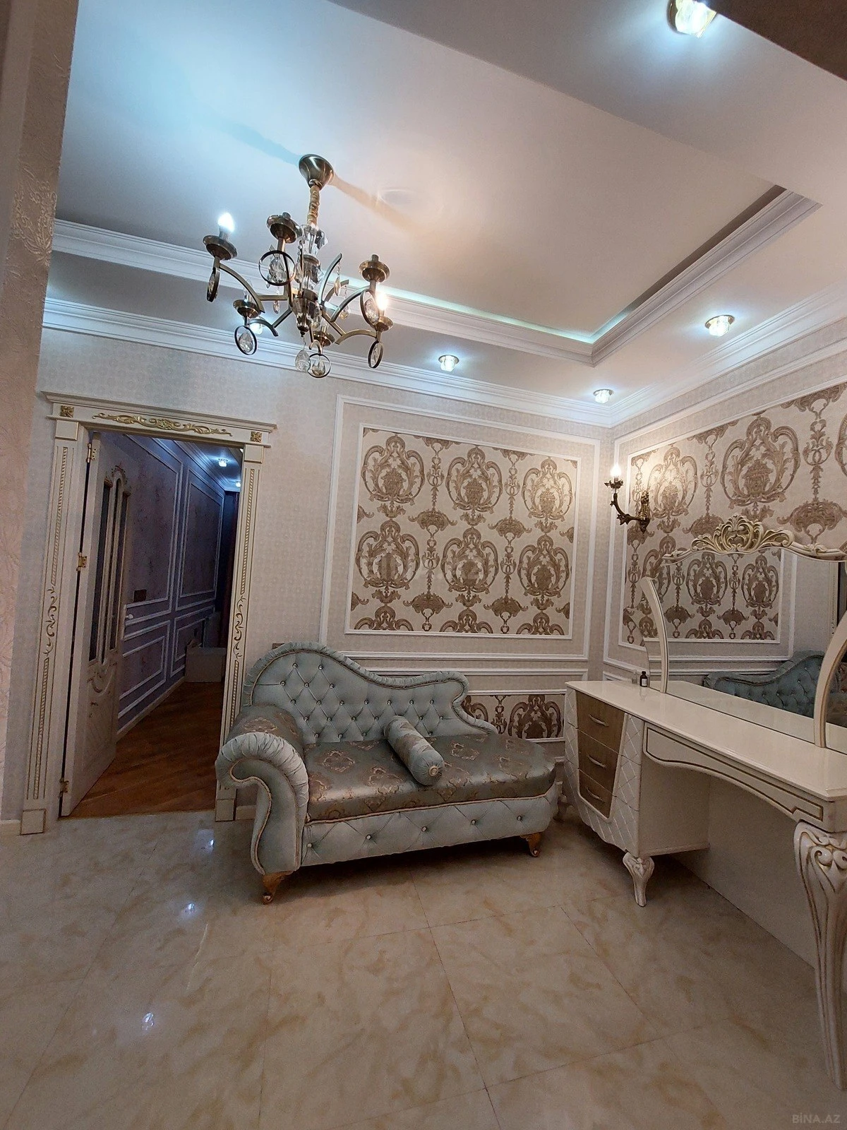 Kirayə verilir 3 otaqlı mənzil 150 m²