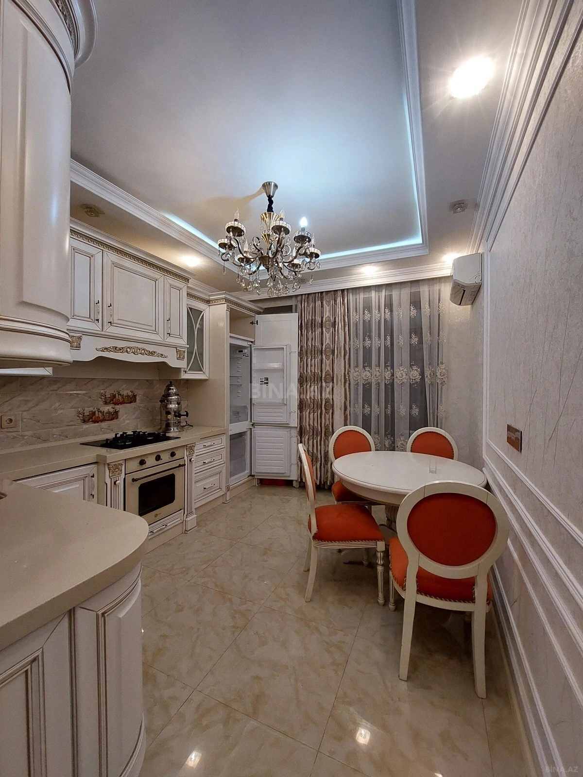 Kirayə verilir 3 otaqlı mənzil 150 m²
