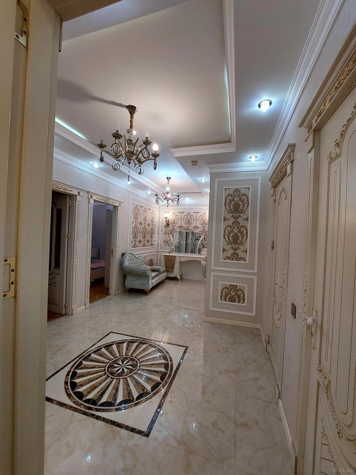 Kirayə verilir 3 otaqlı mənzil 150 m²