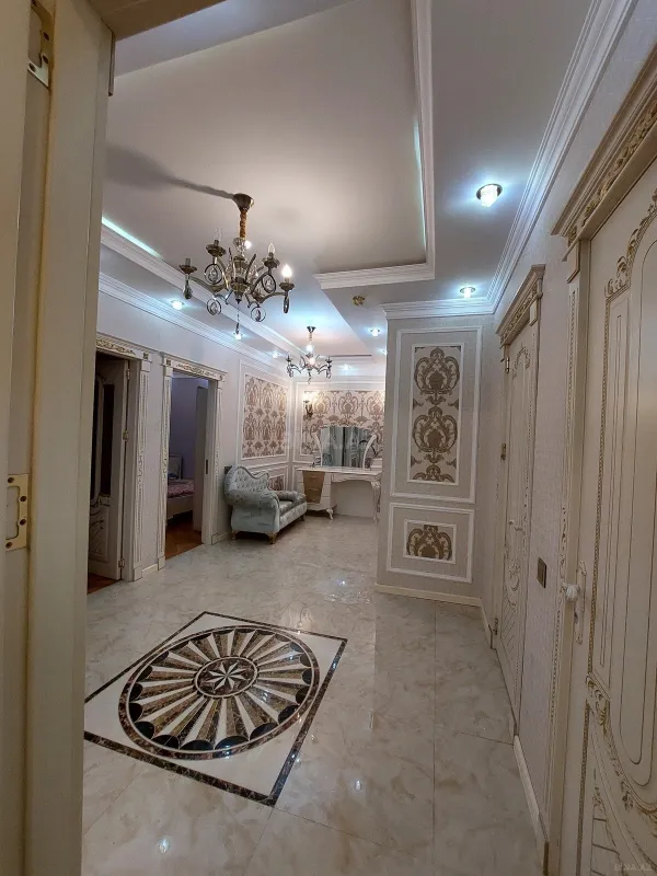 Kirayə verilir 3 otaqlı mənzil 150 m²