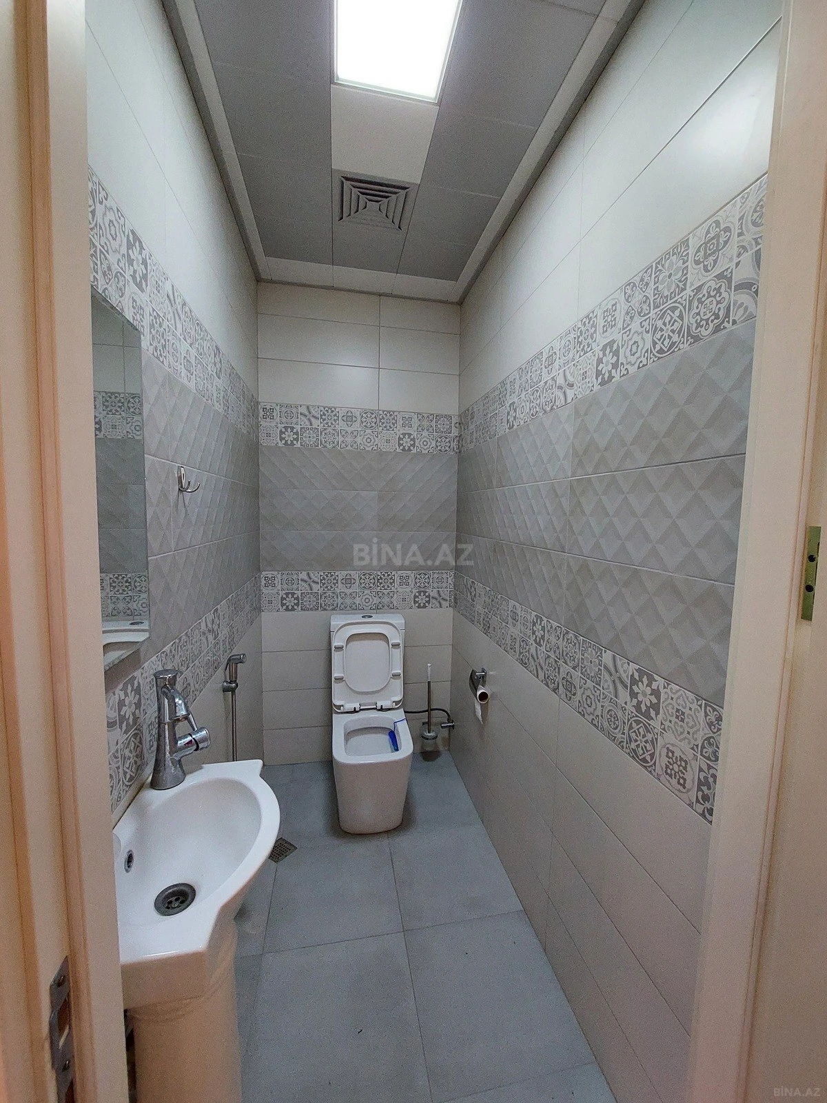 Kirayə verilir 3 otaqlı mənzil 150 m²