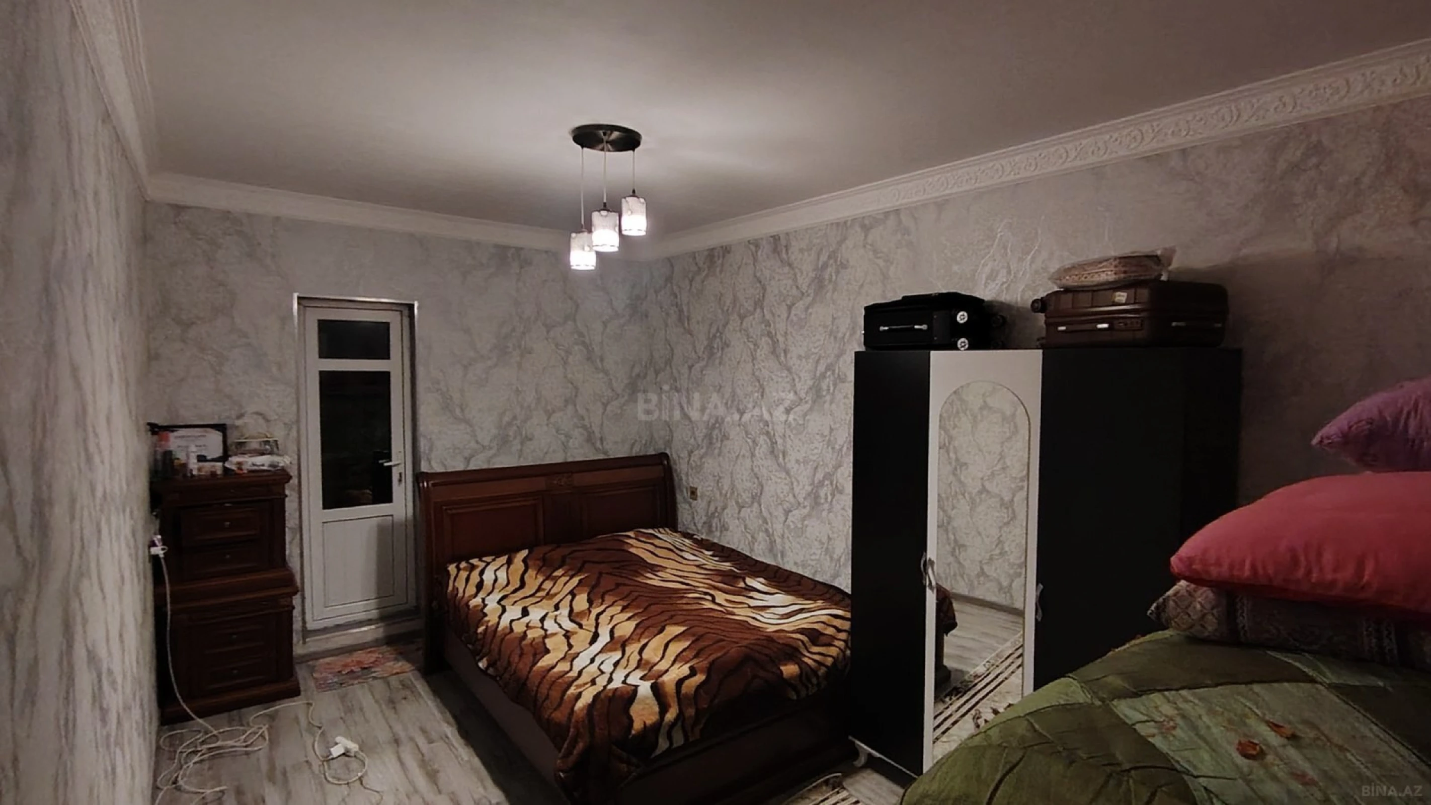 Satılır 4 otaqlı mənzil 82 m²