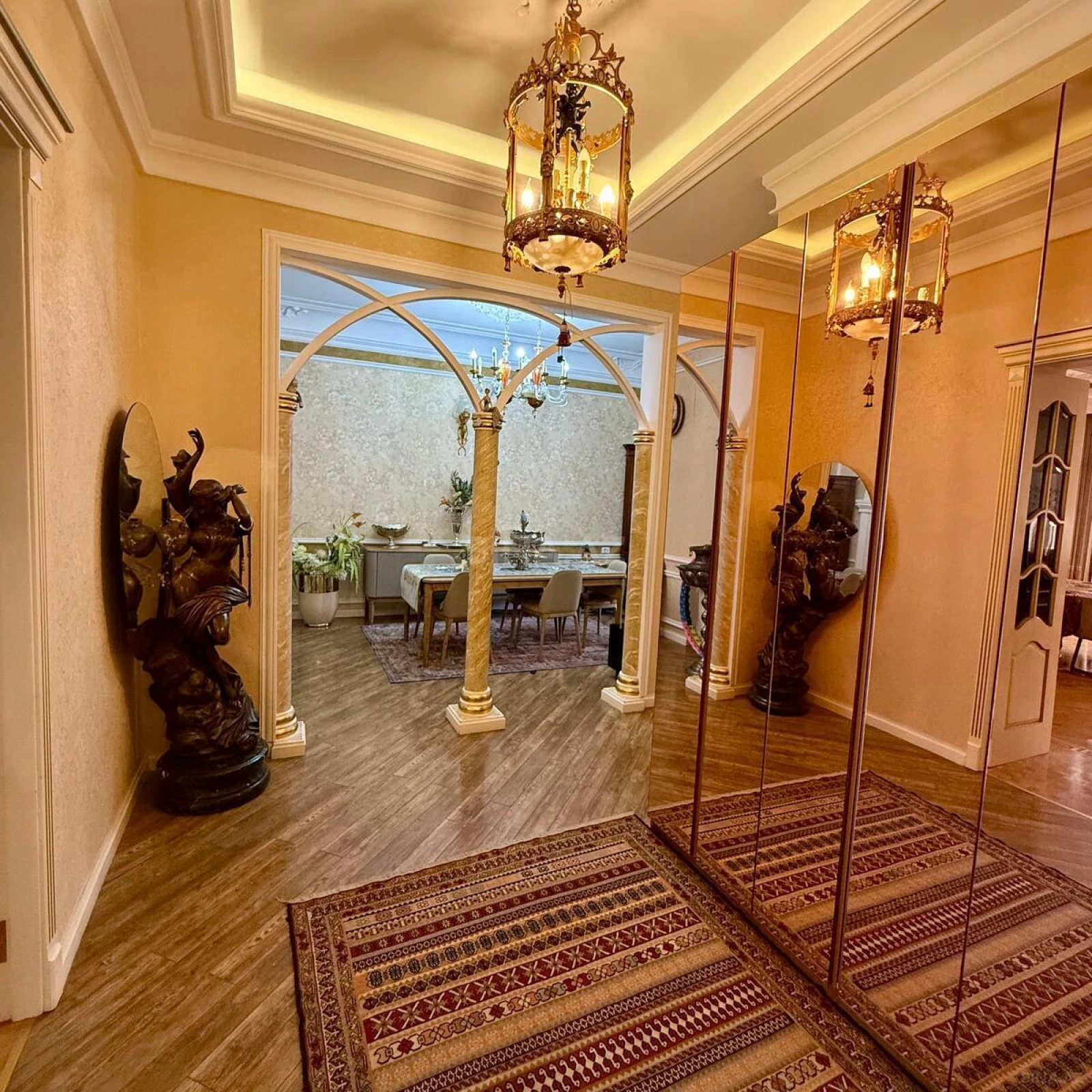 Satılır 5 otaqlı mənzil 169 m²