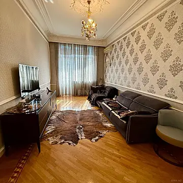 Satılır 5 otaqlı mənzil 169 m²