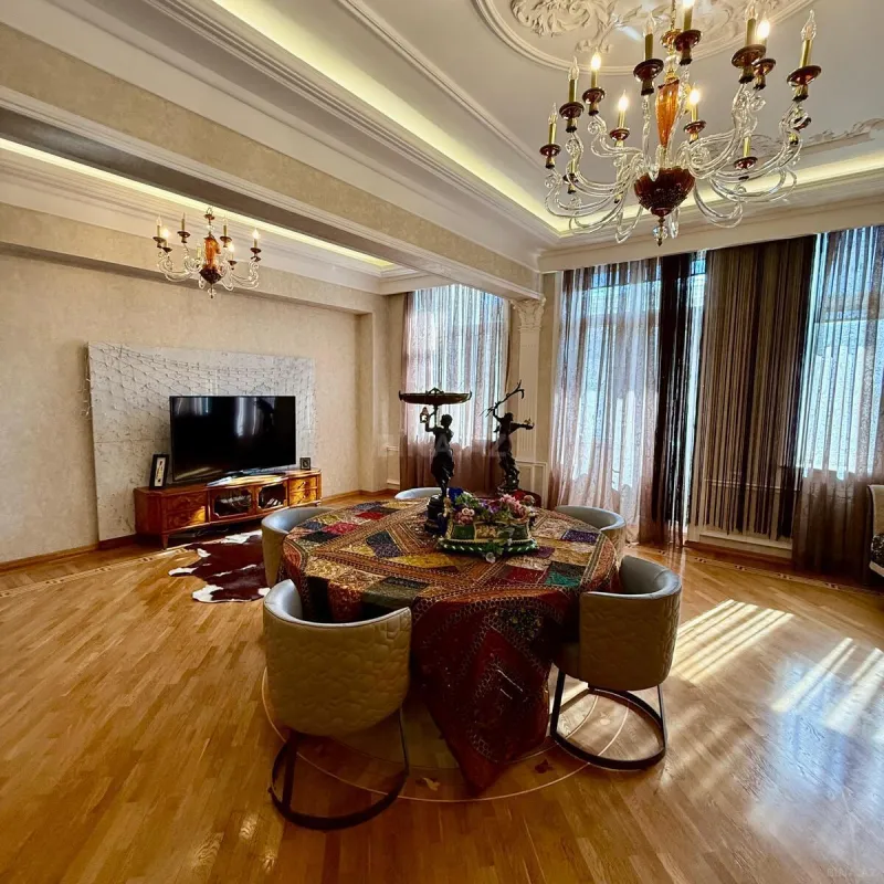 Satılır 5 otaqlı mənzil 169 m²
