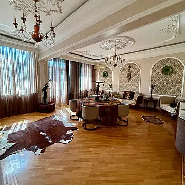 Satılır 5 otaqlı mənzil 169 m²