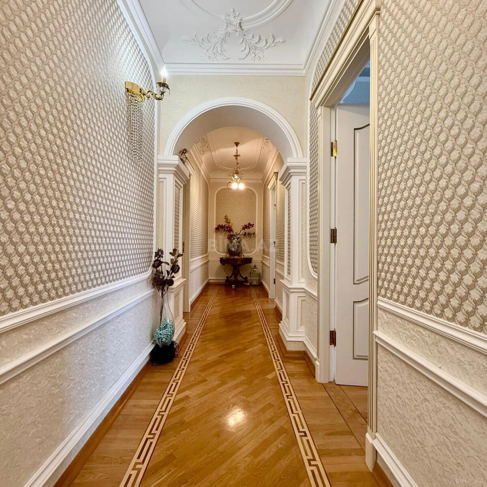 Satılır 5 otaqlı mənzil 169 m²