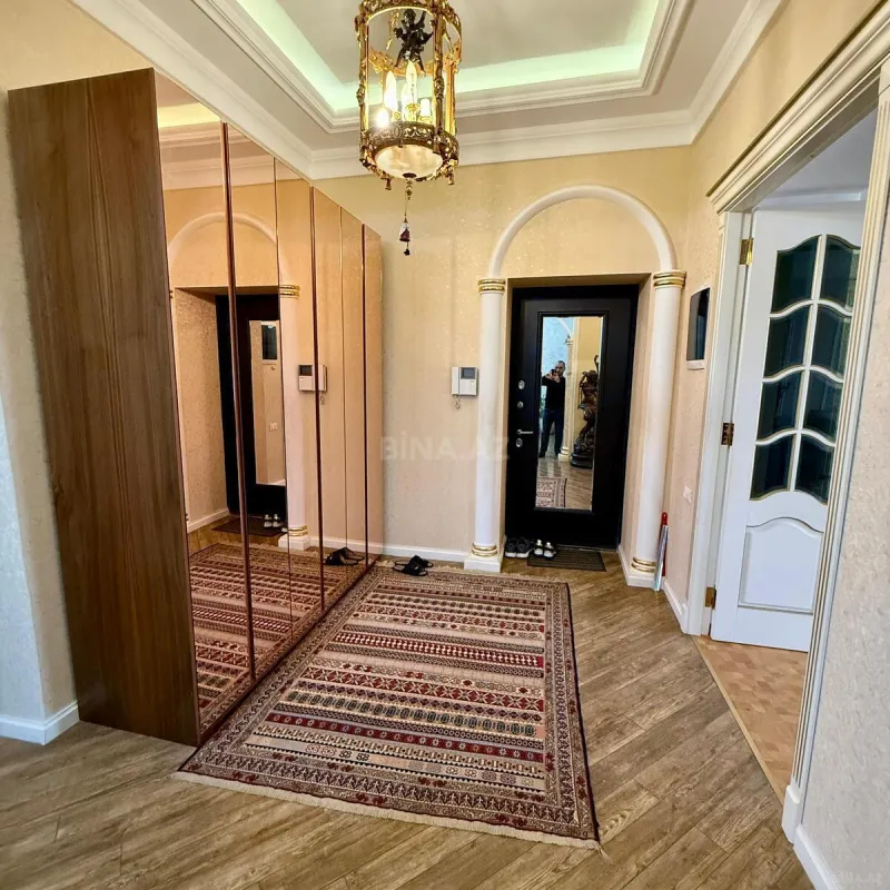 Satılır 5 otaqlı mənzil 169 m²