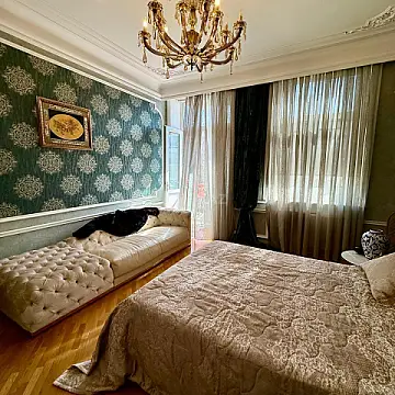 Satılır 5 otaqlı mənzil 169 m²