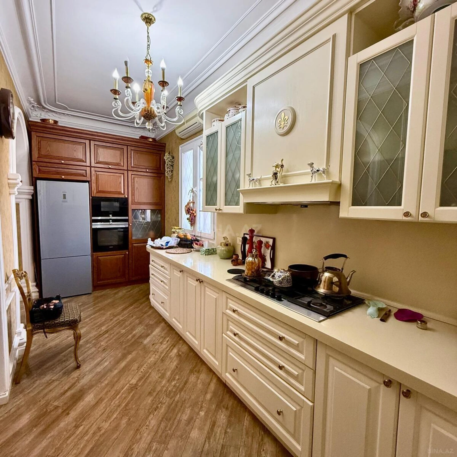 Satılır 5 otaqlı mənzil 169 m²