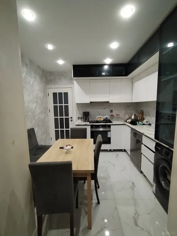 Satılır 4 otaqlı mənzil 115 m²
